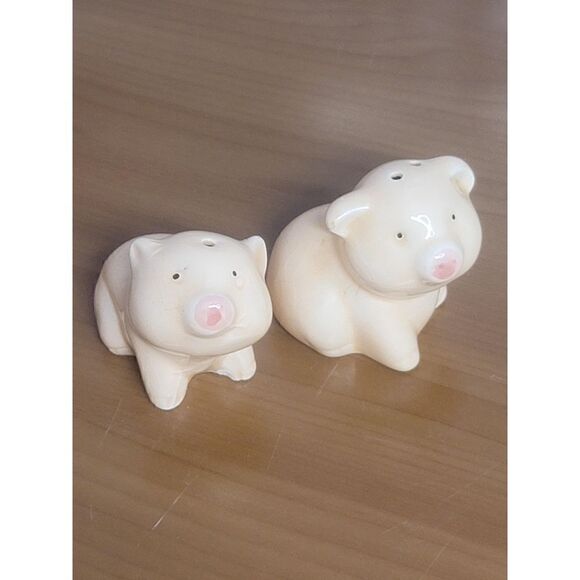 Vintage Salt and Pepper  Shakers - Picture 1 of 4